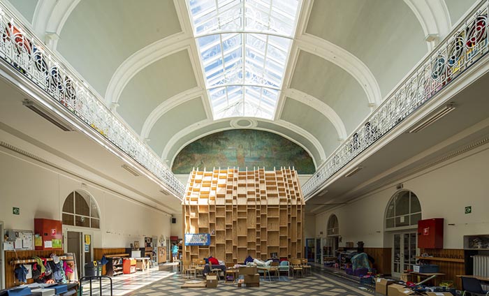 The interior of Freinet school De Harp, in Ghent, Belgium with structural glazing system 