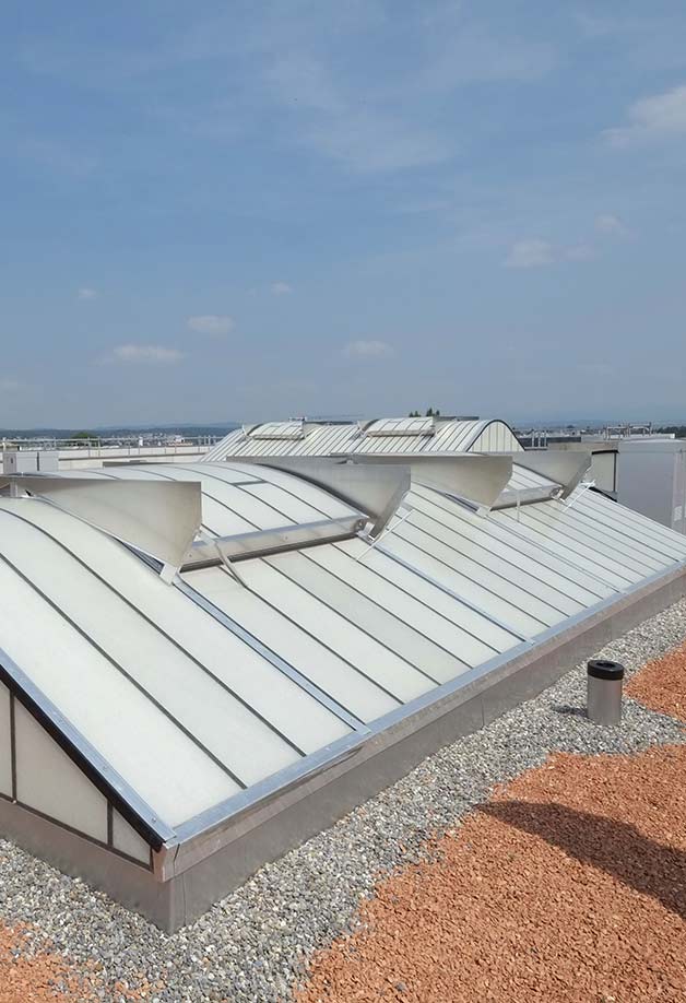 Grillodur rooflights neutral transparent with smoke deflectors 