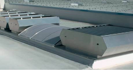 Vario continuous rooflight with louvered smoke ventilation