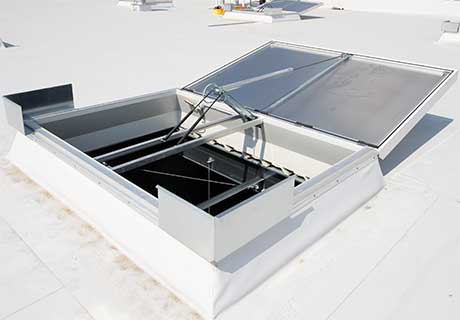 Fully open smoke venting Dome Rooflight with deflectors