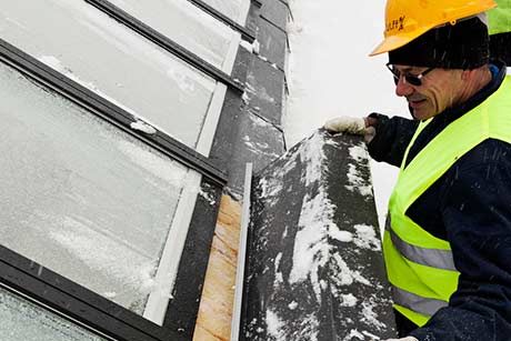 Installation of modular skylights in the winter